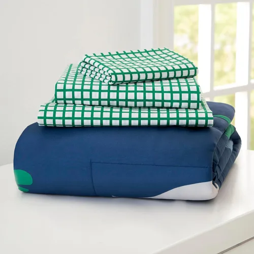 Vista 4 de Delta Children Juego de ropa de cama de 4 piezas para niños, edredón reversible 2 en 1, incluye edredón ajustable para mantener a los más pequeños