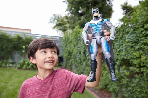Vista 2 de DC COMICS Batman Missions Sub Zero Batman Figura de acción de 12 pies, 11 puntos de articulación, altamente posable, para batalla de congelación
