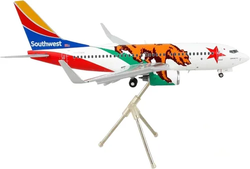 Vista 3 de GeminiJets G2SWA1010 Southwest Airlines Boeing 737-700 California One N943WN; Escala 1:200