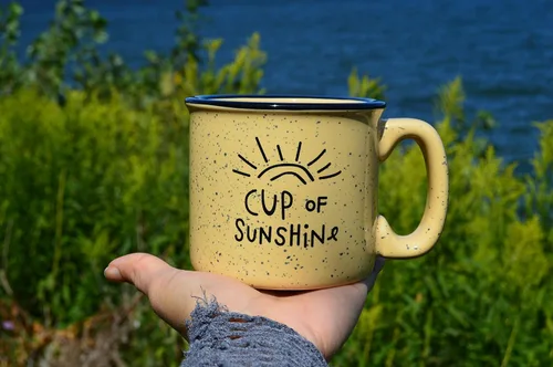 Vista 3 de Cup Of Sunshine - Taza de café de cerámica para fogata – Taza de regalo de fogata para campista feliz – Mochilero al aire libre Mountain Camper