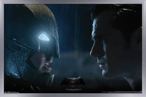 Vista 16 de Trends International DC Comics Movie - Batman v Superman - Stare Wall Poster, 14.725" x 22.375", Barnwood Framed Version Versión enmarcada Barnwood