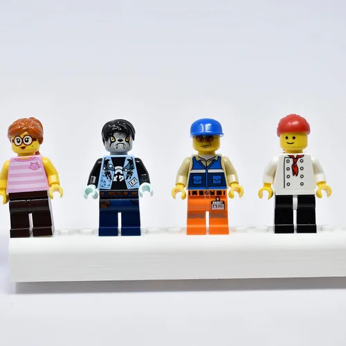 Vista 3 de Imán coleccionable para nevera compatible con minifiguras Lego Muestra figuras en refrigerador o superficies metálicas Fabricado en Estados