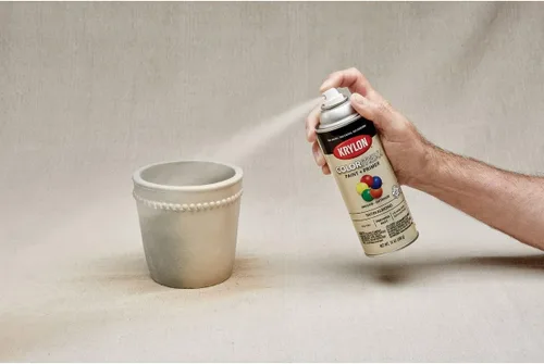 Vista 2 de Krylon K05554007 COLORmaxx Pintura en aerosol y base para uso en interiores y exteriores, color almendra satinada, 12 onzas (paquete de 1)