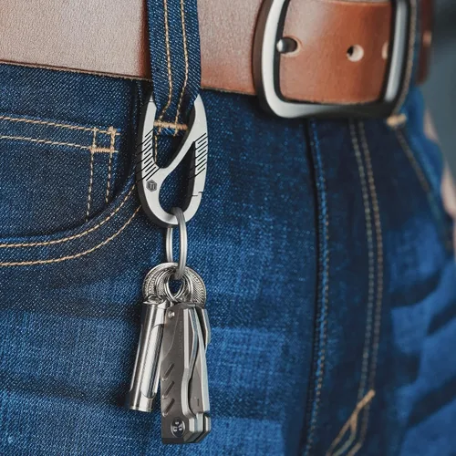 Vista 4 de KeyUnity Clip de llavero de mosquetón de titanio, doble puerta de liberación rápida EDC llavero organizador para hombres y mujeres