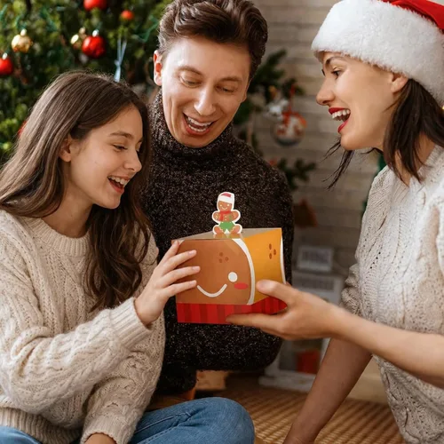 Vista 6 de Yeaqee 32 piezas cajas de regalo de Navidad 3D caja de dulces de Navidad bolsas de regalo de Navidad con forma de jengibre, muñeco de nieve