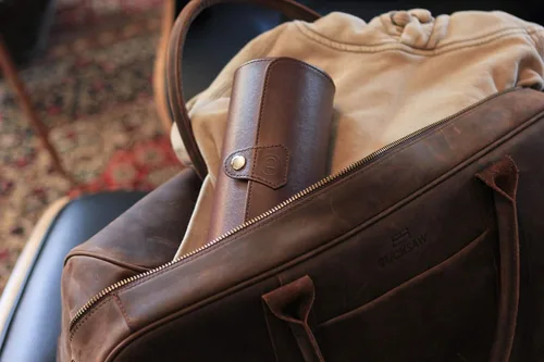 Vista 5 de Case Elegance - Caja de viaje de cuero vegano para reloj, Marrón