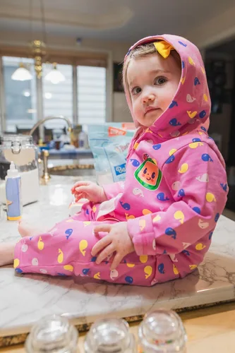 Vista 3 de CoComelon JJ - Overol de forro polar con cremallera para niñas