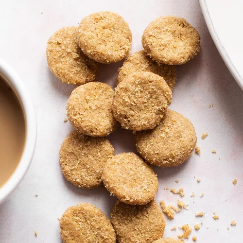 Vista 10 de HIGHKEY Galletas mini de azúcar y canela de harina de almendras de 2.25 onzas (paquete de 3)