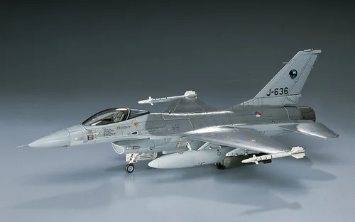 Vista 2 de Hasegawa 1/72 F-16A Plus Fighting Falcon