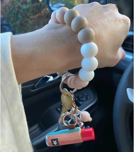 Vista 7 de 4 llaveros de silicona para mujer, pulsera elástica, llavero para casa y automóvil