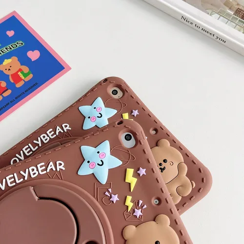 Vista 7 de Funda para Samsung Galaxy Tab S6 Lite P610/P615 de 10.4 pulgadas, silicona suave con patrón de oso marrón con cordón y soporte plegable a prueba