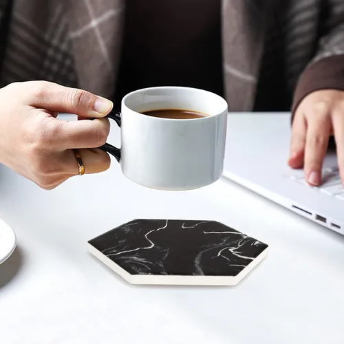 Vista 4 de Juego de posavasos de mármol negro fresco con soporte, posavasos hexagonales absorbentes de cerámica moderna, paquete de 6 posavasos de piedra