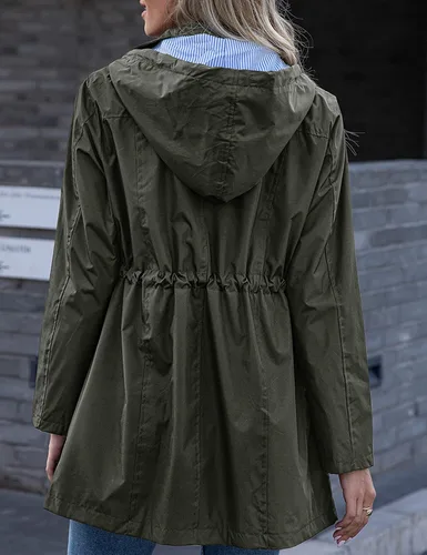 Vista 3 de Kikibell Chaqueta de lluvia para mujer con capucha, con forro a rayas, ligera, impermeable para exteriores, cortavientos Verde militar