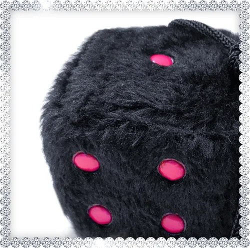Vista 8 de Dados Peludos Negros Accesorios para Automóvil – Accesorios de Coche de Felpa Rosa Lindos para Interior – Adornos Decorativos Colgantes de Felpa