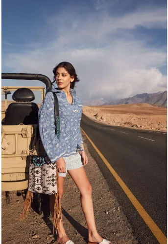 Vista 7 de Bolso bandolera de cuero occidental para mujer, bolso cruzado reciclado con borla