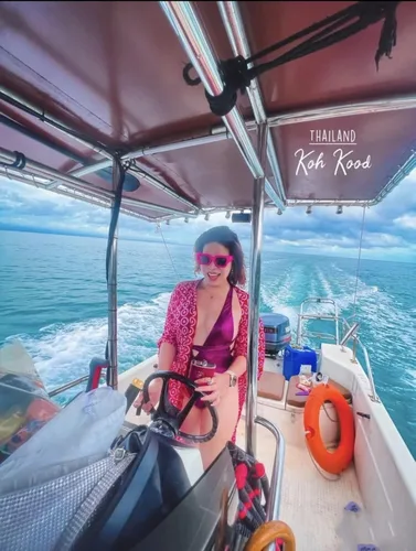 Vista 3 de ADE WU Gafas de sol cuadradas de moda para mujer, montura cuadrada, gafas de sol de moda para mujer