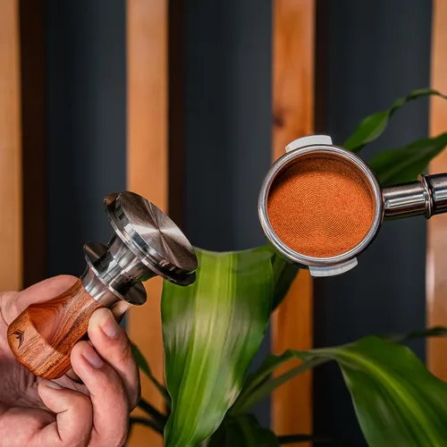 Vista 2 de Kit de accesorios de espresso de 2.126 in para Breville incluye manipulación de resorte, portafiltro sin fondo, caja de golpeo, juego de embudo