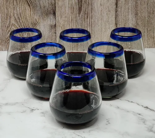 Vista 8 de Dos Sueños Copas de vino mexicanas sopladas a mano, juego de 6 vasos con bordes azul cobalto (15 onzas)