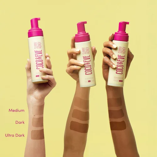 Vista 3 de Coco & Eve Bali Bae Self Tan Set (Oscuro). Mousse bronceador sin sol totalmente natural. Loción autobronceadora instantánea con bronceador, Miit