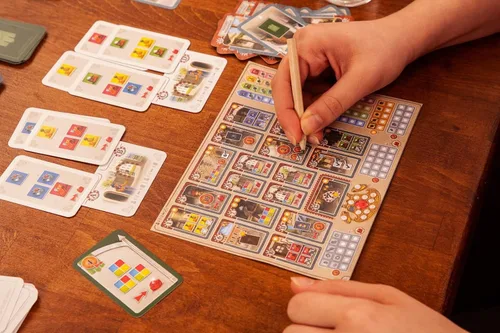Vista 6 de Istanbul: Choose & Write - Juego de intercambio de recursos - Juego para la noche de juegos en familia - 1 a 5 jugadores - 30 a 45 minutos de juego