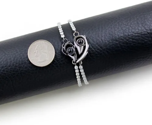 Vista 5 de Pulseras de proyección en 100 idiomas con texto en inglés "I Love You", 2 pulseras a juego con rompecabezas de corazón de amor de 0.118 in