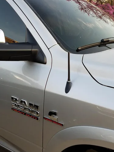 Vista 5 de AntennaMastsRus – 2009 – 2018 Dodge Ram Truck 1500 – antena de Repuesto, Negro