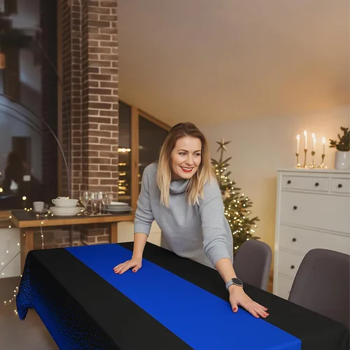 Vista 5 de Manteles de plástico desechables 2 en 1 de 54 x 108 pulgadas, mantel rectangular de cocina con lunares negros y azules, para boda, cumpleaños, baby
