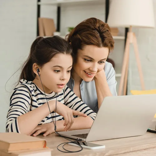 Vista 6 de Xinnun Paquete de 50 auriculares con cable con micrófono para estudiantes Negro