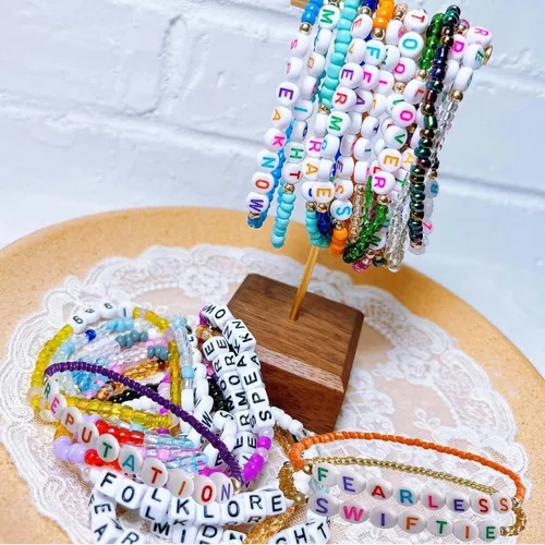 Vista 5 de Pulseras Eras Tour, inspira pulseras a juego con Taylor Fearless, Reputation, 1989 y Lover Albums Pulseras de amistad coloridas para Taylover