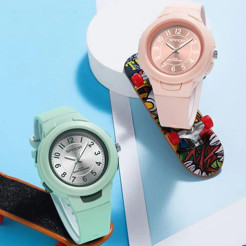Vista 3 de findtime Reloj blanco para mujer, 5 ATM, resistente al agua, correa de silicona con números arábigos, analógico, de cuarzo, fácil de leer