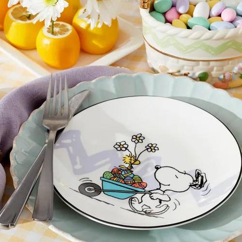 Vista 7 de Lenox 895684 Peanuts Easter Snoopy - Juego de platos decorativos de 4 piezas, vajilla de primavera