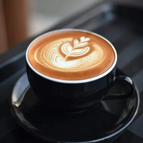 Vista 6 de Yesland Paquete de 2 tazas y platillo de café de cerámica de 8.5 onzas, tazas de capuchino negro brillante para cafetería y barista, perfectas