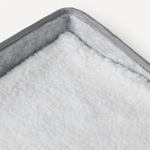Vista 4 de Amazon Basics Cat House 1 piso, condominio plegable para gatos con almohadilla de sisal para rascar, color gris