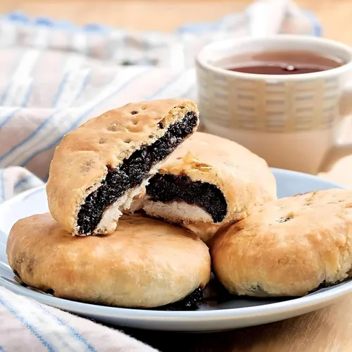 Vista 3 de Real Lancashire Eccles Cakes Tradicionalmente hecho a mano con mantequilla pura y grosellas secas Snacks británicos Deliciosos pasteles