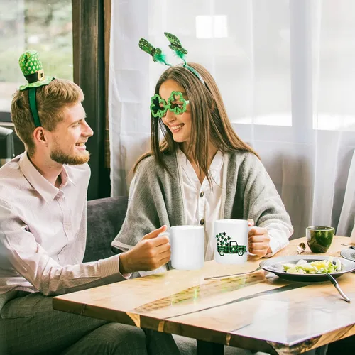 Vista 6 de Whaline Juego de 2 tazas del Día de San Patricio de 12 onzas con diseño de trébol a cuadros de búfalo para café, tazas de cerámica irlandesa a