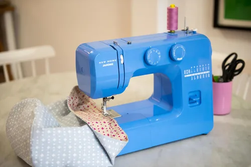 Vista 7 de Janome Blue Couture - Máquina de coser fácil de usar con estructura metálica interior, diagrama de bobina, videos tutoriales, ¡hecha pensando