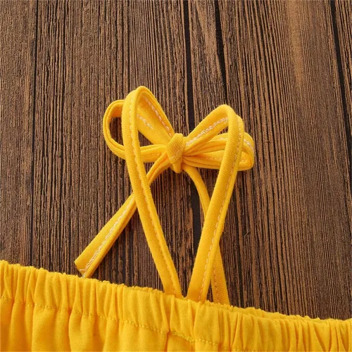 Vista 6 de Conjunto de ropa de camiseta sin mangas con tirantes amarillos y hombros descubiertos y pantalones de pierna ancha de girasol para niña pequeña
