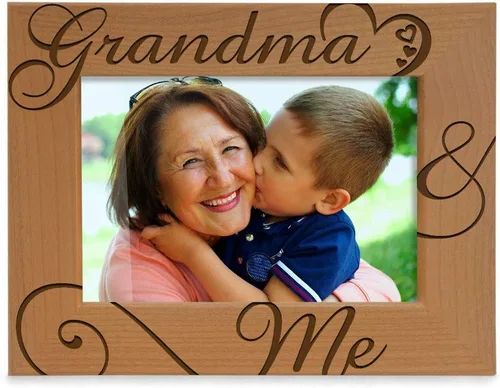 Vista 7 de KATE POSH Marco de fotos de madera natural grabado con texto en inglés «Grandma and Me», «I Love You Grandma», Grandparent's Day, Best Grandma Ever