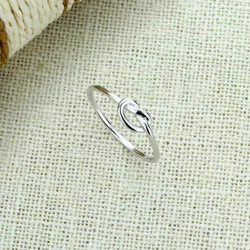 Vista 2 de Anillo de oro blanco sólido de 14 quilates de alto pulido liso oro celta nudo de amor anillo de promesa (tamaño 5 a 9)