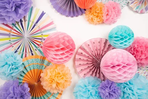 Vista 3 de PapaKit Juego de 26 piezas de decoración de fiesta multicolor de lujo, pompones de papel de seda vibrantes, bolas de panal y abanicos de papel