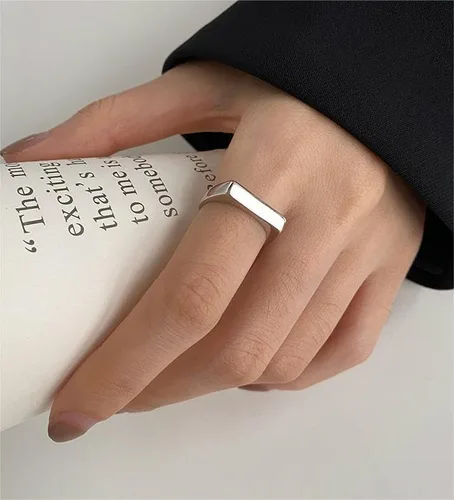 Vista 3 de MYNENEY Anillo de compromiso de boda liso clásico con forma cuadrada de acero inoxidable
