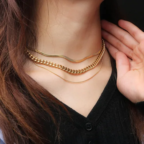 Vista 4 de JoycuFF Collar de oro para mujer, delicado collar de gargantilla en capas para mujer, caja de clip de serpiente, cuerda Figaro, collar de cadena