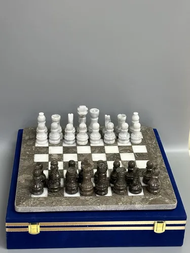 Vista 6 de Juego de ajedrez de mármol hecho a mano de 15 pulgadas con caja de regalo de terciopelo azul, tablero de ajedrez de piedra y piezas talladas