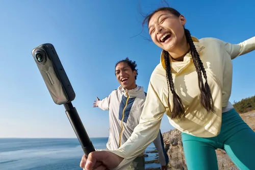 Vista 5 de Insta360 Paquete esencial de cámara de acción X5 8K 360