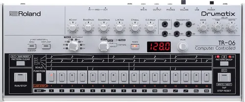 Vista 2 de Roland TR-06 Boutique Rhythm Machine Bundle con cable MIDI y 4 pilas AA Paquete con cable MIDI
