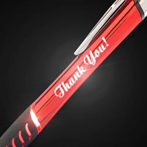 Vista 3 de Bolígrafos de metal grabados con láser personalizados con grabado iluminado y agarre en color verde. Haz clic en el bolígrafo para iluminar tu