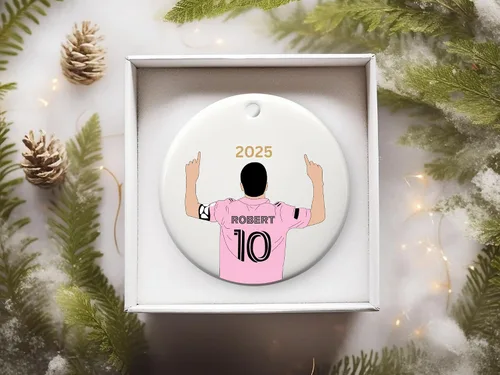 Vista 5 de Adorno de cerámica de fútbol navideño personalizado, regalos de mini pelota de equipo de fútbol, regalo personalizable, recuerdo
