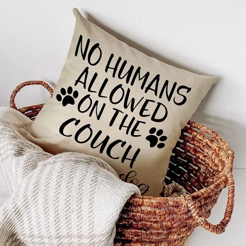 Vista 5 de Funda de almohada decorativa con diseño de patas de perro con texto en inglés "No Humans Allowed on The Couch ", regalo divertido para los amantes