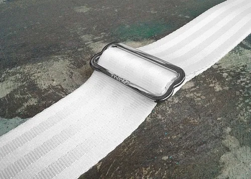 Vista 6 de Couch LA CORREA DE GUITARRA ORIGINAL DE CINTURÓN DE SEGURIDAD RECICLADO Fabricada en EE.UU. Correas de Guitarra (Todo Blanco)