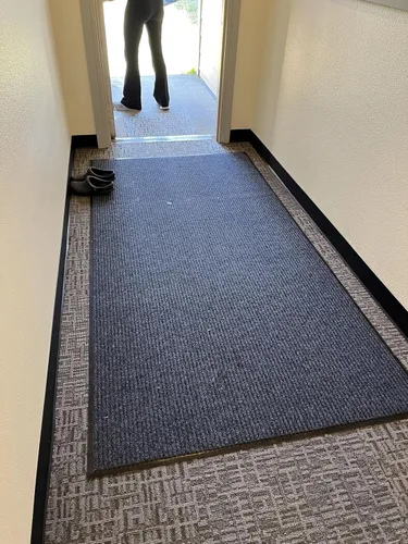 Vista 8 de Alfombra antideslizante de 3 x 10 pies, alfombra de pasillo para interiores y exteriores, alfombra con respaldo de goma, tapete comercial de pelo